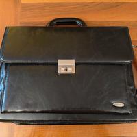 Borsa in pelle nera a tracolla 