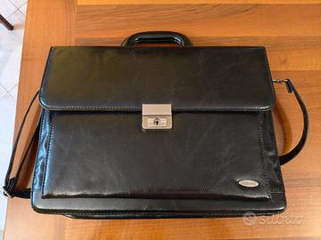 Borsa in pelle nera a tracolla 