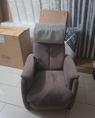 Poltrona italiana spazio relax alza persone .