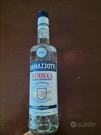 bottiglia di sambuca 