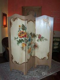 Separé dipinto a mano.