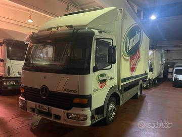 Mercedes 818 frigorifero con sponda