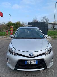 Toyota yaris 1.5 ibrido SOLO PER EXPORT