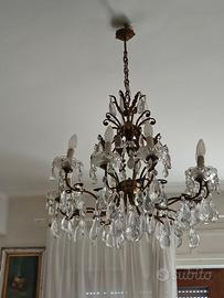 Lampadario d'epoca con gocce di cristallo 