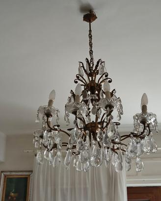 Lampadario d'epoca con gocce di cristallo 