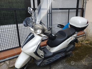 Beverly tourer 300 