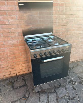 Cucina a gas con forno elettrico