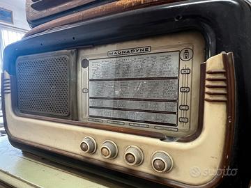 Radio antica in radica