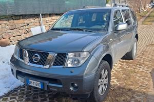 fuoristrada Pathfinder R 51