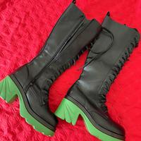 Stivali con plateau neri suola verde – stile chunk
