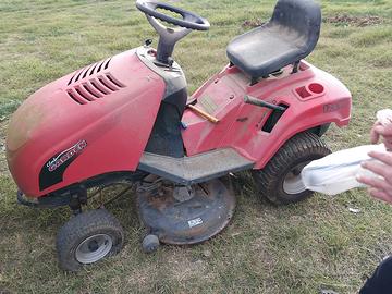 Trattorino tagliaerba