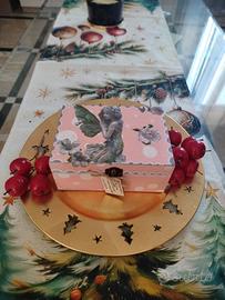  Scrigno rosa con fata decorato a mano 