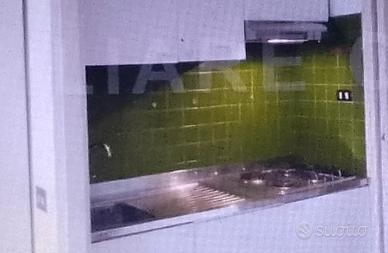 piano lavoro in acciaio con lavandino e piastra 