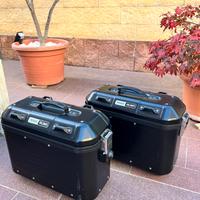 Supporto e valigie nere alluminio Givi per moto