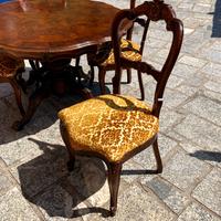 Tavolo e quattro sedie in legno massello