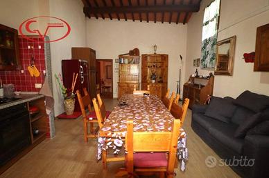 Appartamento di 120 m² con 4 locali a Montevarchi