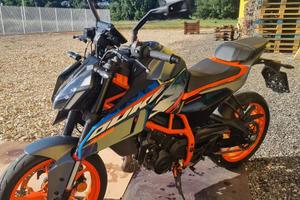 ktm 390 del 2024 colorazione blu