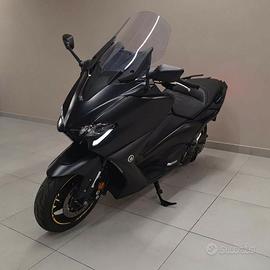 T Max 560 anno 2020 km perfette condizioni € 8.500