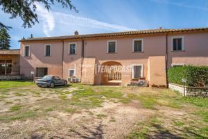 Bilocale ristrutturato in contesto tranquillo e si