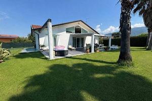 Villa di 160 m² con 5 locali a Massa