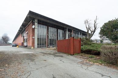 Ampio complesso industriale D1 con uffici