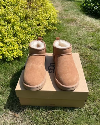 UGG Ultra Mini castagna N.41