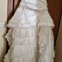Abito da sposa in raso e tulle con giacchino