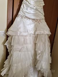 Abito da sposa in raso e tulle con giacchino