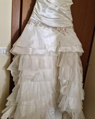 Abito da sposa in raso e tulle con giacchino