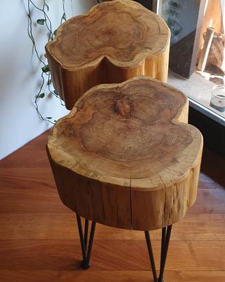 Comodino/tavolo lavorato a mano in legno di tasso
