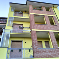 Casa indipendente con cortile e magazzino