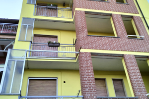 Casa indipendente con cortile e magazzino