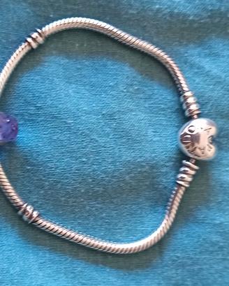 bracciale Pandora con charm viola