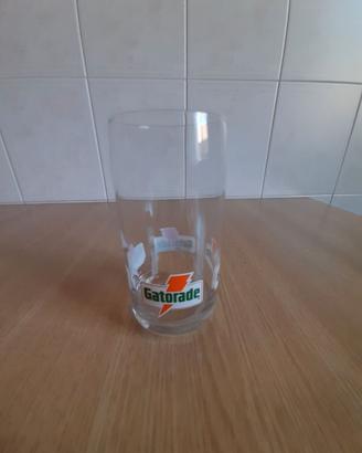 Bicchieri pubblicitari Gatorade e Campari.