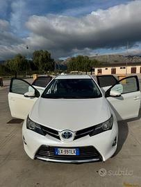 Toyota Auris 1.8 Hybrid 2014