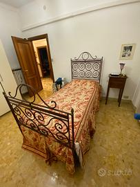 Letto in ferro battuto colore bordeaux