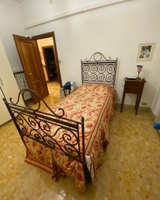 Letto in ferro battuto colore bordeaux