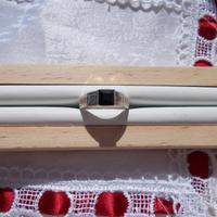 Anello con pietra nera 