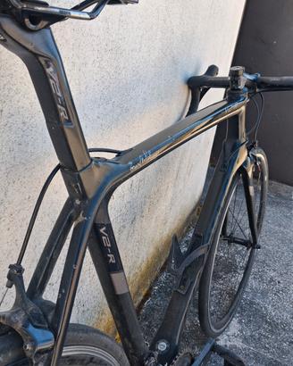 Colnago V2-r