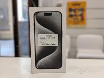 iPhone 15 Pro 256GB nero usato garanzia 