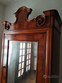 Mobile con specchio antico