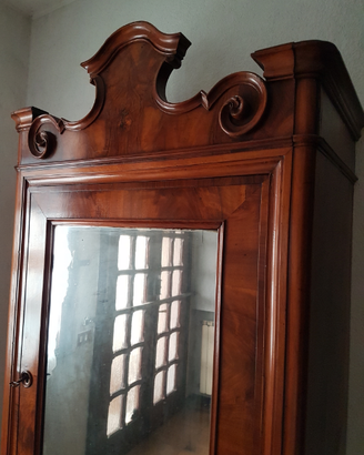 Mobile con specchio antico