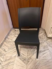8 Sedie in polipropilene  impilabili “Flora”