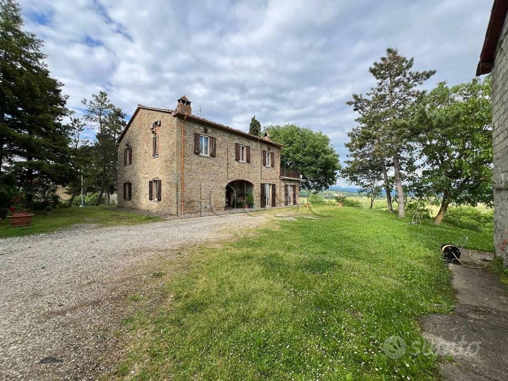 Rustico / Casale di 300 m² con più di 5 locali e p - Vista 3