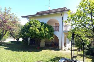 Villa di 550 m² con più di 5 locali e box auto dop