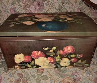 Antica Scatola di latta,Lazzaroni 40x27x17. 