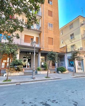 Locale commerciale di 360 mq circa su vari livelli