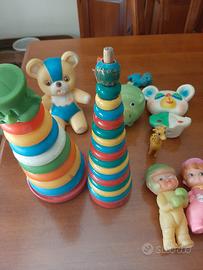 Piramide anelli e pupazzi vari