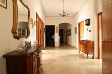 4 LOCALI A REGGIO DI CALABRIA