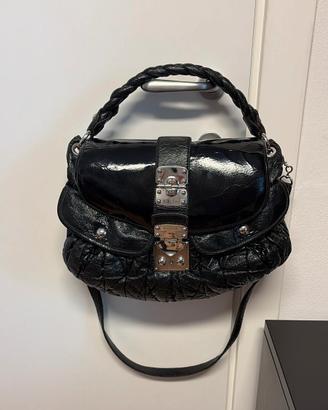 Borsa vernice nera MIU MIU